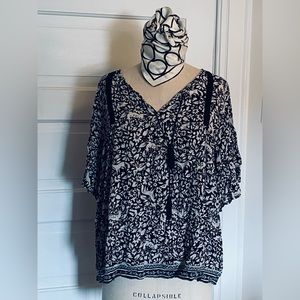 4 / $20 Sale! Gently loved Old Navy XXL black & white floral peasant shirt.*